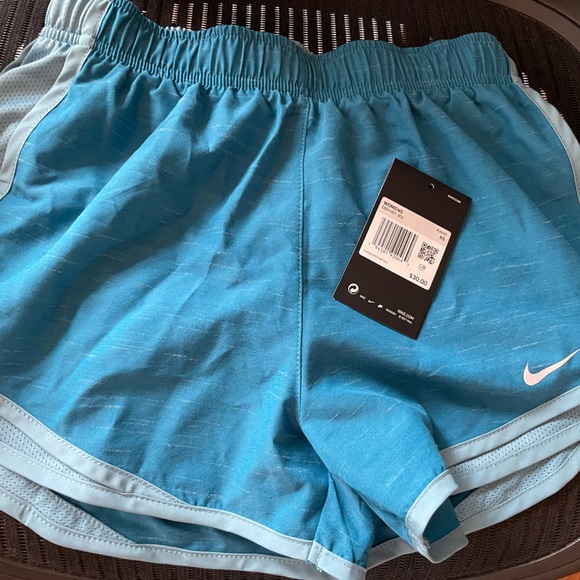 Turquoise Nike dri-fit running shorts, size x-small. Never worn! - Picture 4 of 4